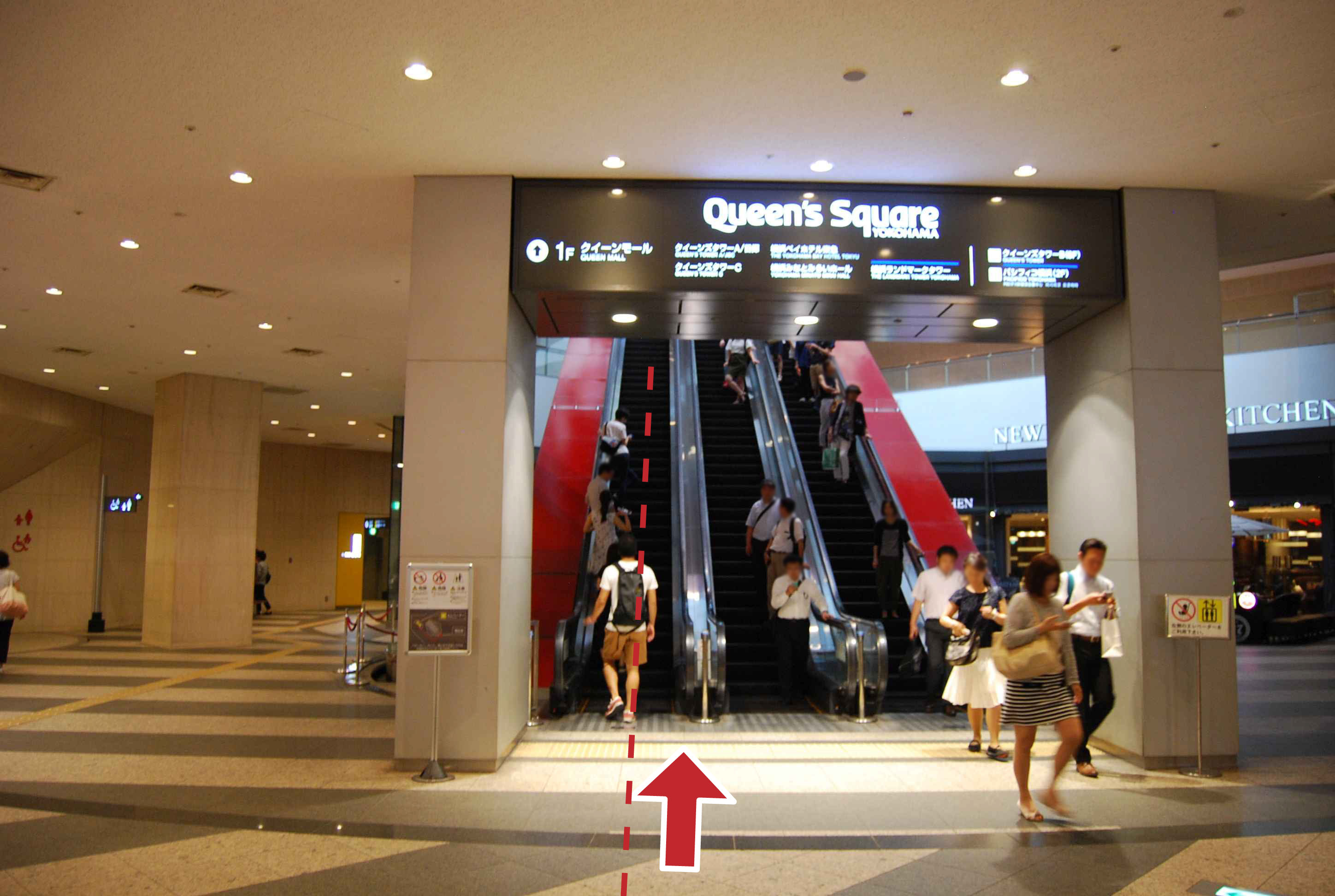 Minatomirai Long Red Escalator 2